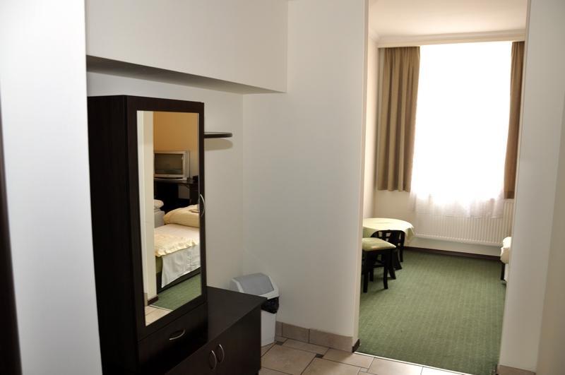 Stary Dwor Bed & Breakfast Zywiec Ngoại thất bức ảnh